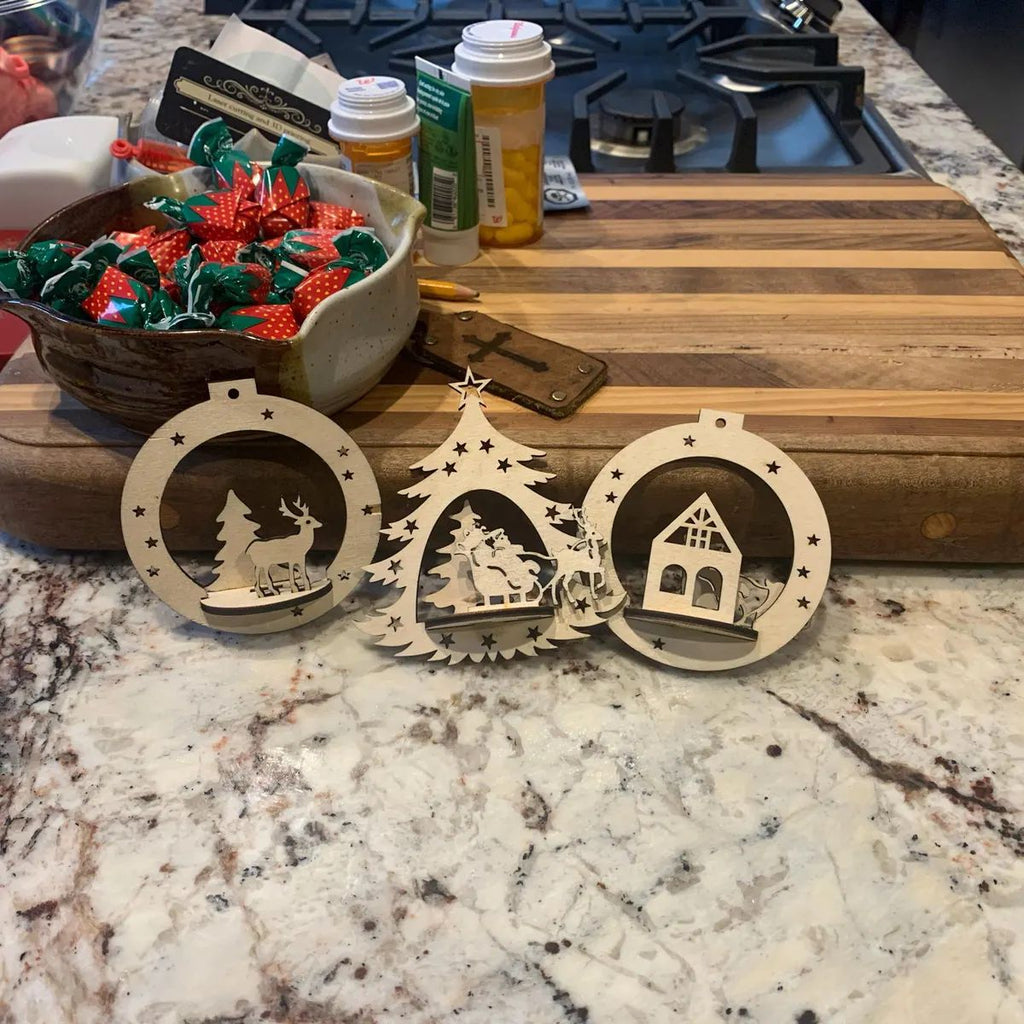 Christmas Reindeer Wooden Ornament – Handcrafted Holiday Decoration for Tree & Home